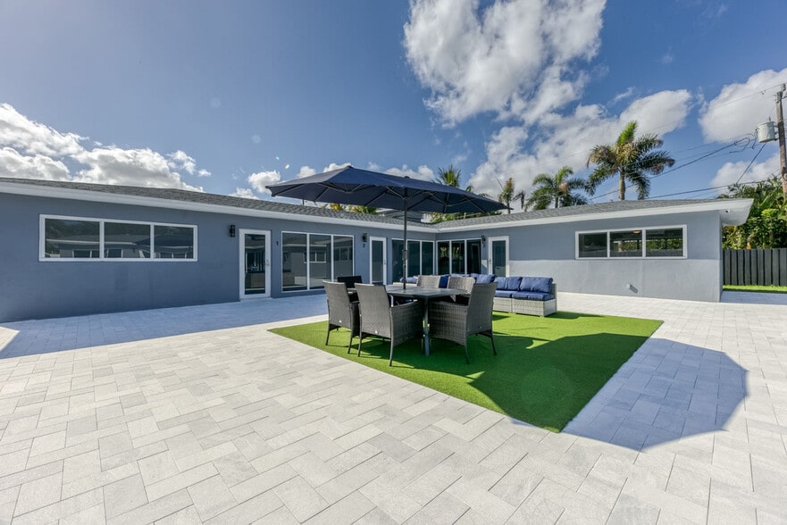 More Photos Of 2009-2025 NE 26th St, Wilton Manors Apartments For Sale