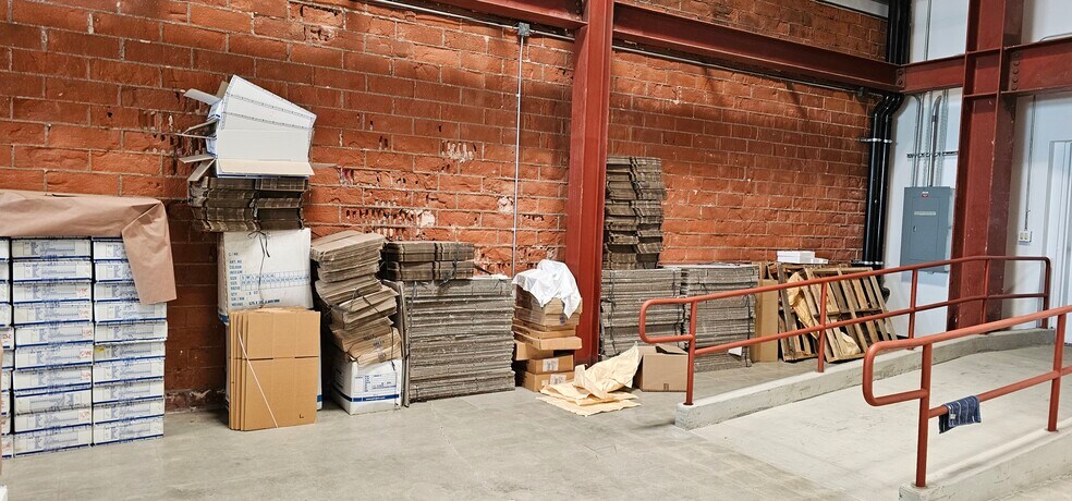 More Photos Of 1403-1411 Santee St, Los Angeles Storefront For Lease