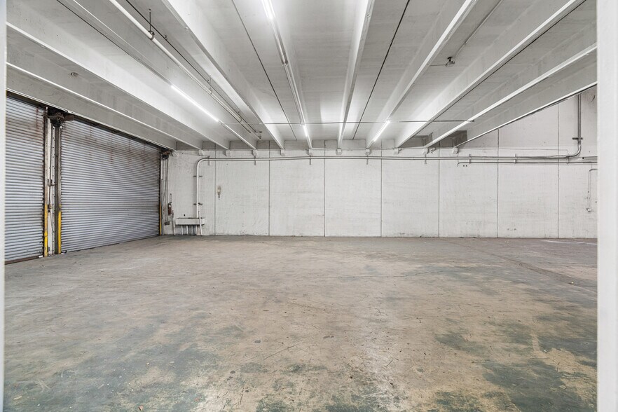 More Photos Of 2741 W 76th St, Hialeah Warehouse For Lease