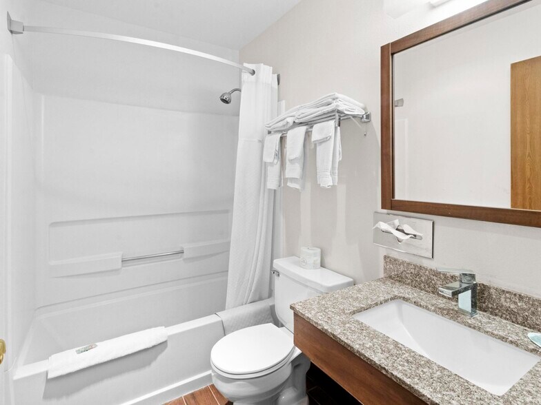 More Photos Of 1412 Warm Springs Dr, Dubois Hotel For Sale