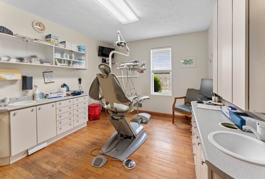 More Photos Of 711 N Pike St, Grafton Office For Sale
