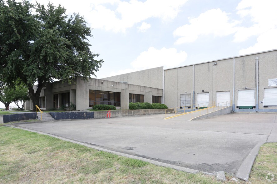 More Photos Of 1102 State Highway 161, Grand Prairie Distribution For Lease