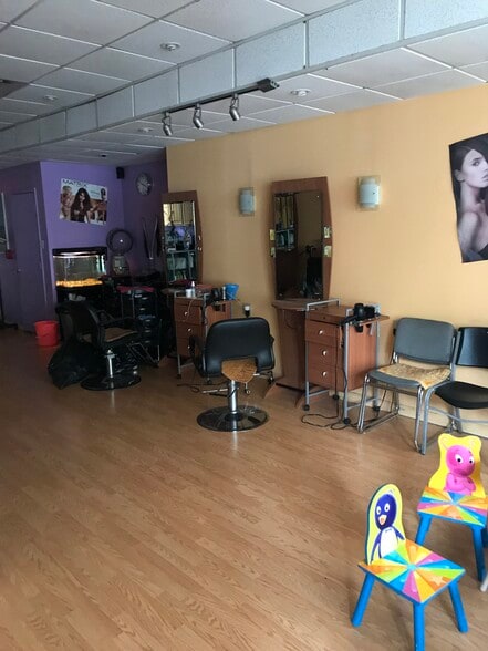 More Photos Of 153 N 9th St, Philadelphia Storefront Retail Residential For Lease