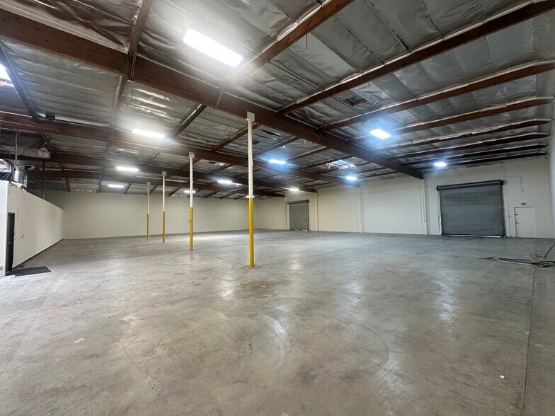 More Photos Of 13854 Bentley Pl, Cerritos Warehouse For Lease