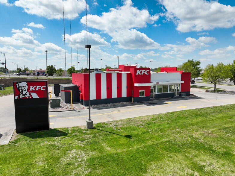 More Photos Of 6512 N 72nd St, Omaha Fast Food For Sale