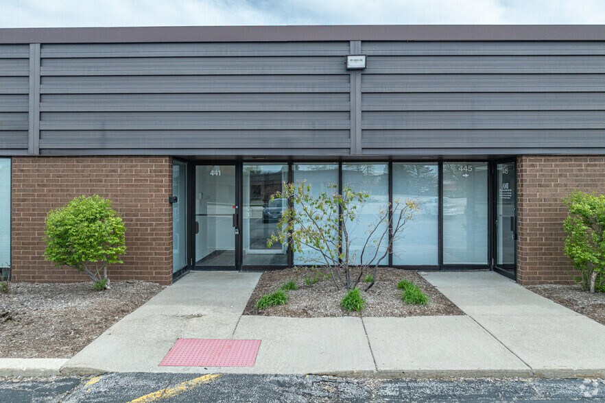 More Photos Of 421-449 Eisenhower Ln S, Lombard Research And Development For Sale