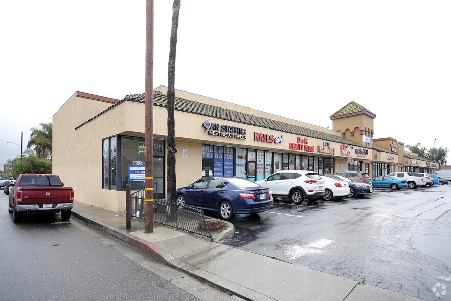 More Photos Of 5800-5818 S Atlantic Blvd, Maywood Unknown For Lease