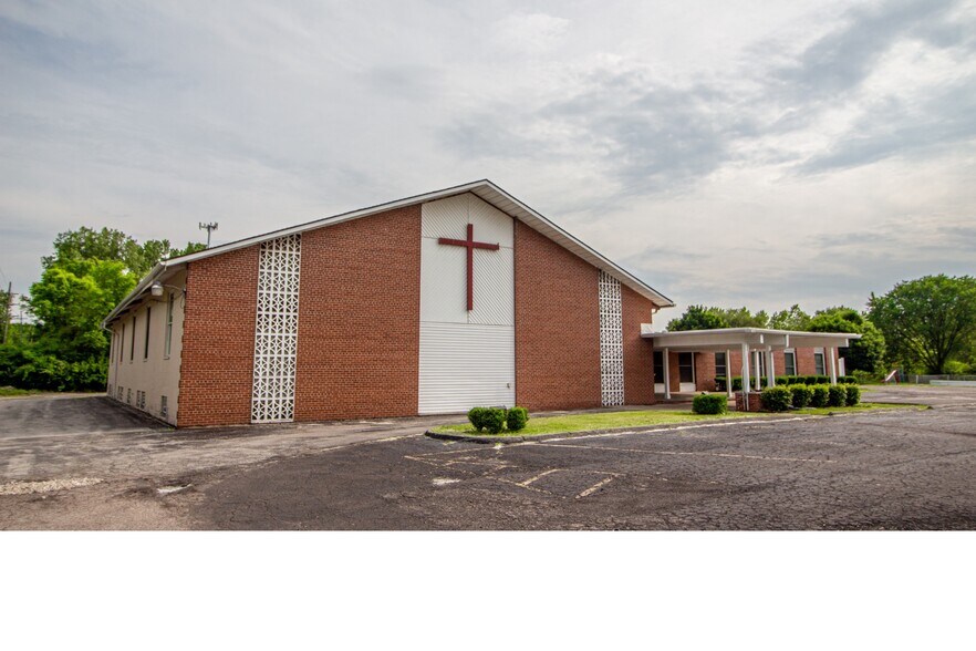 More Photos Of 23696 Northline Rd, Taylor Religious Facility For Sale
