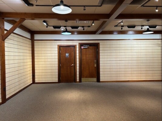 More Photos Of 8740 Montgomery Rd, Cincinnati Unknown For Lease