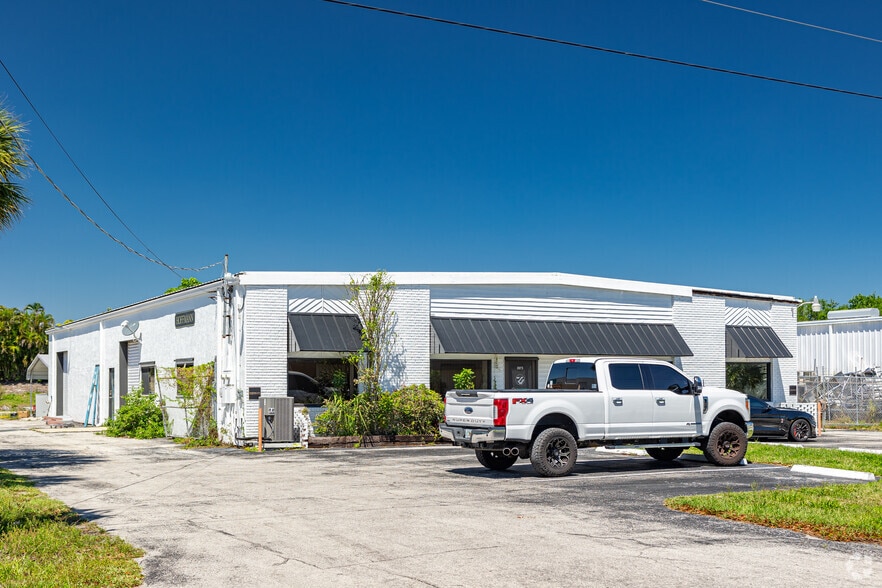 More Photos Of 3973 Arnold Ave, Naples Warehouse For Lease