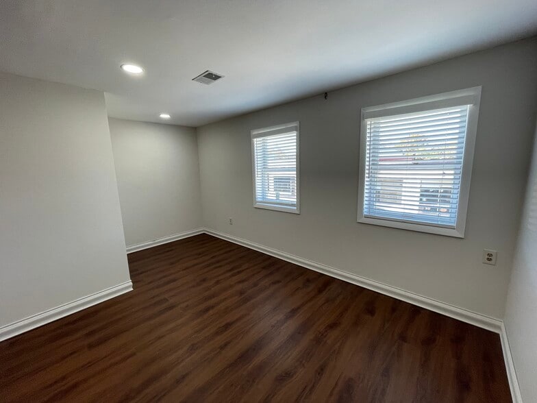 More Photos Of 6928 Miami Ave, Cincinnati Office For Lease