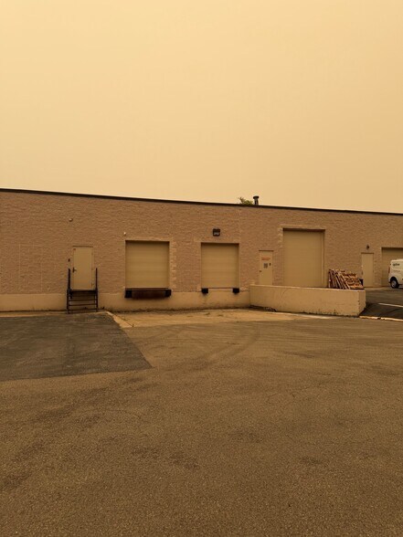 More Photos Of 375 N French Rd, Amherst Light Manufacturing For Lease