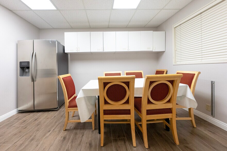 More Photos Of 5430 W Sahara Ave, Las Vegas Office For Lease