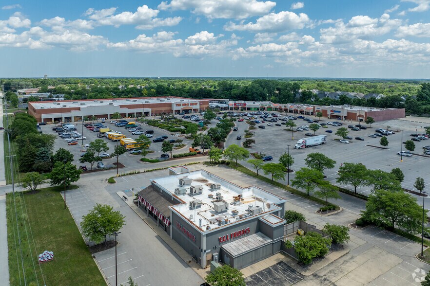 More Photos Of 2189 75th St, Darien Unknown For Lease