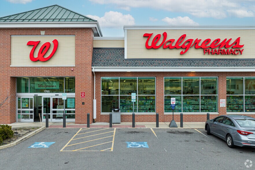 More Photos Of 1765 Middlesex St, Lowell Drugstore For Lease
