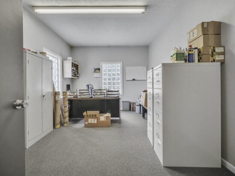 More Photos Of 4018 12th St NW, Canton Light Manufacturing For Sale