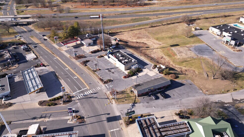 More Photos Of 172 W Old Cross Rd, New Market Fast Food For Lease