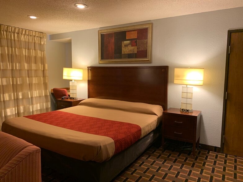 More Photos Of 1201 Hawkeye Ave SW, Le Mars Hotel For Sale