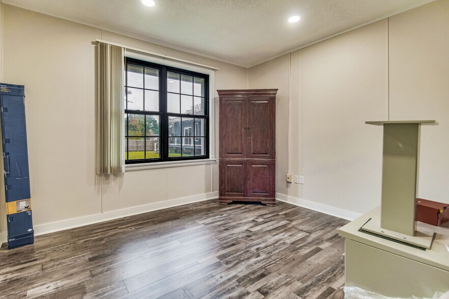 More Photos Of 725 S J St, Pensacola Office Residential For Sale