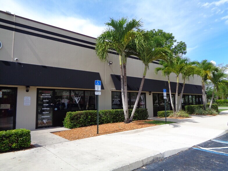 More Photos Of 11300-11354 Wiles Rd, Coral Springs General Retail For Lease