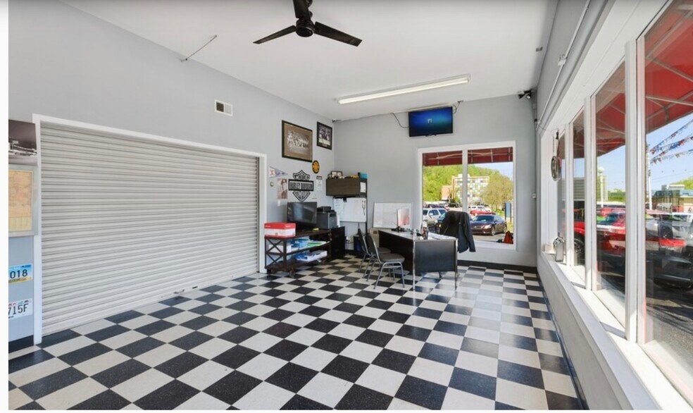 More Photos Of 1035 N Concord St, South Saint Paul Auto Dealership For Sale