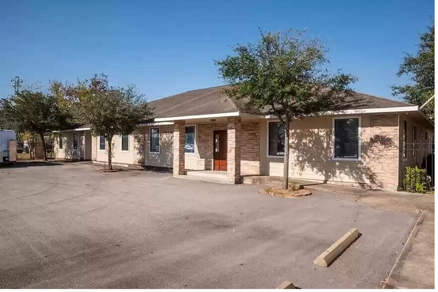 Primary Photo Of 9108-9110 Clarkcrest St, Houston Showroom For Lease