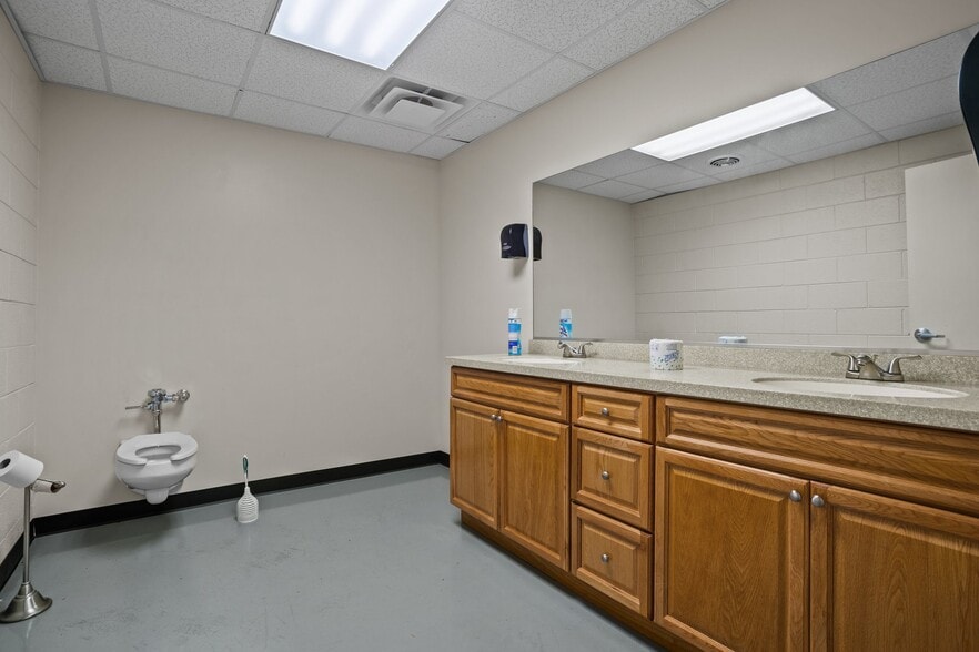 More Photos Of 157 Industrial Dr, King Warehouse For Lease