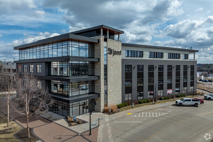 More Photos Of 215 Riverfront Ter, Eau Claire Office For Lease