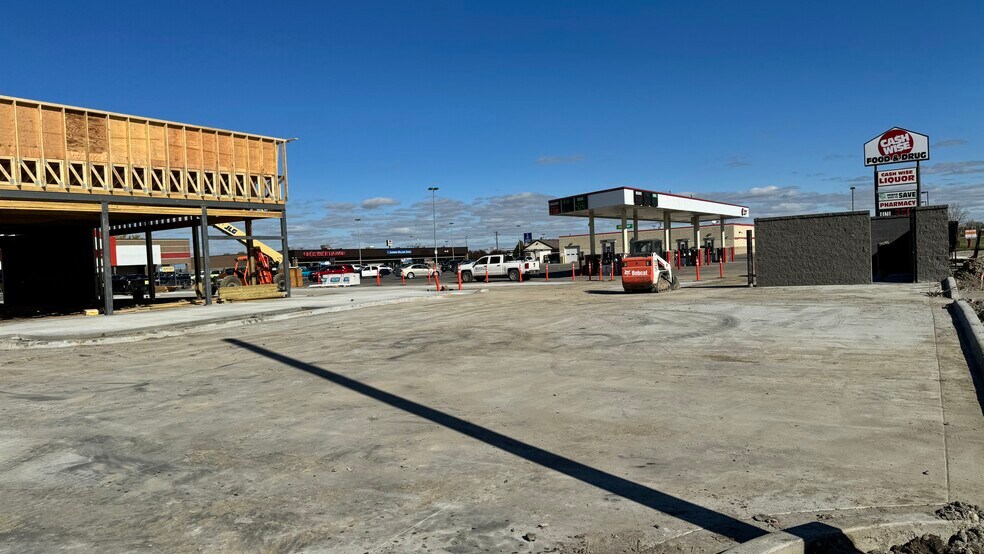 More Photos Of 3202 E Hwy 10, Moorhead Unknown For Lease