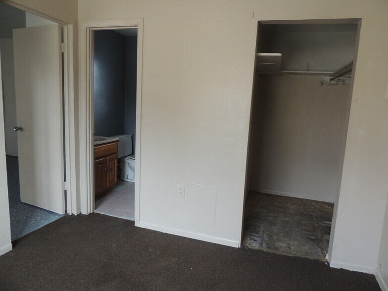 More Photos Of 408 N Ridgewood Dr, Sebring Freestanding For Sale