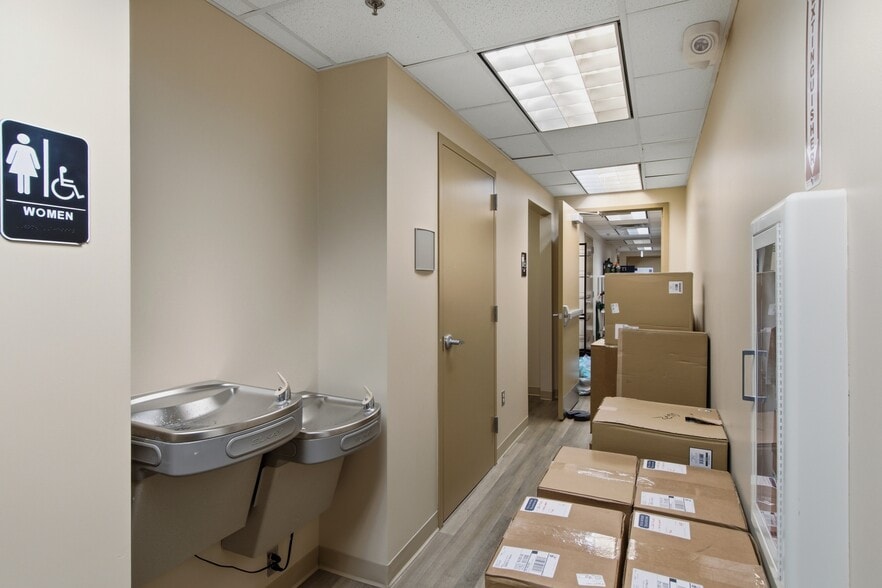 More Photos Of 421 Main St, Franklin Storefront Retail Office For Lease