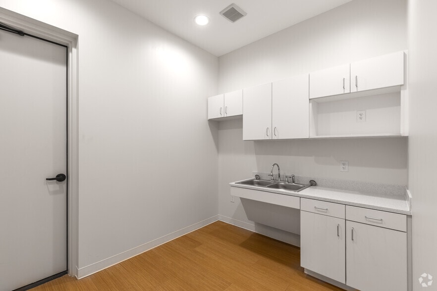 More Photos Of 1400 N Coit Rd, McKinney Unknown For Lease