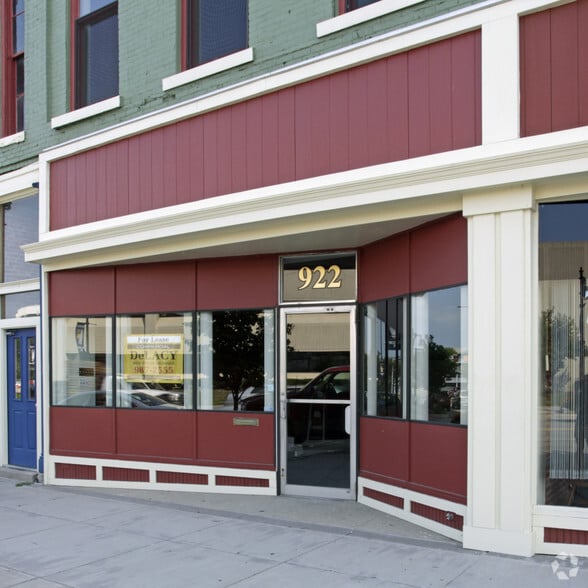 More Photos Of 922-924 Military St, Port Huron Storefront Retail Office For Sale