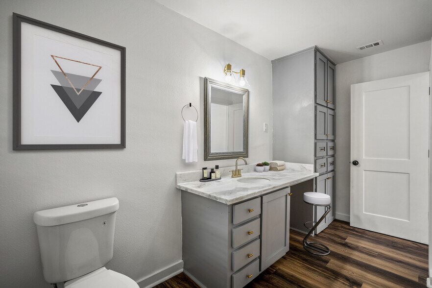 More Photos Of 907 E 27th St, Bryan Apartments For Sale