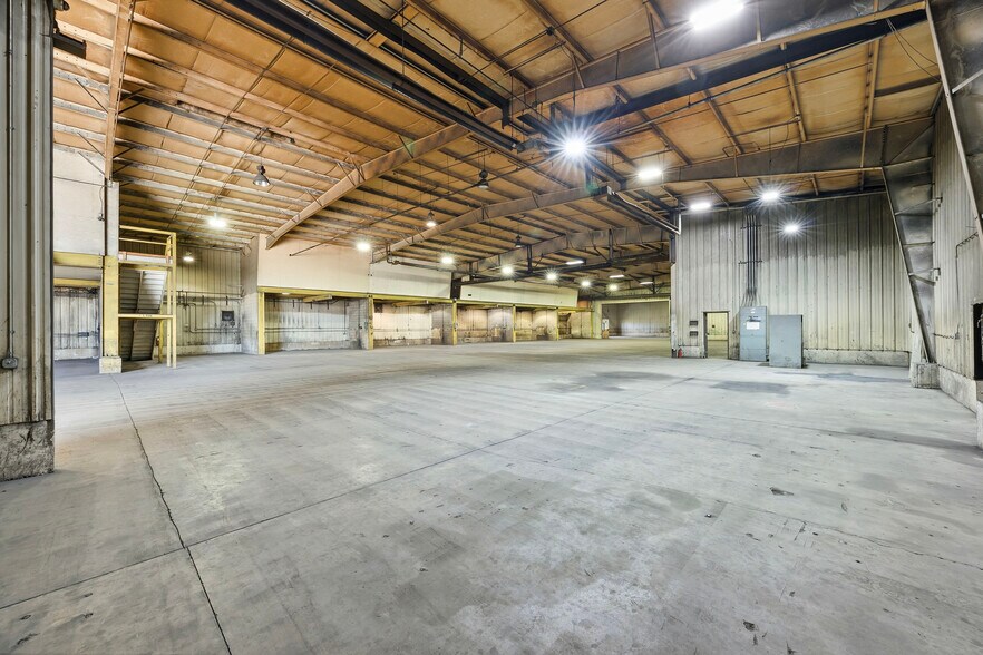 More Photos Of 5704 E 1700 North Rd, Danvers Industrial For Lease
