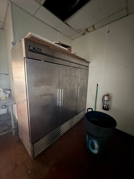 More Photos Of 146 W Jericho Tpke, Huntington Station Unknown For Lease