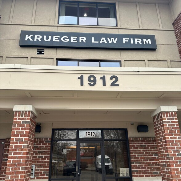 More Photos Of 1912 N Lexington Ave, Roseville Medical For Sale