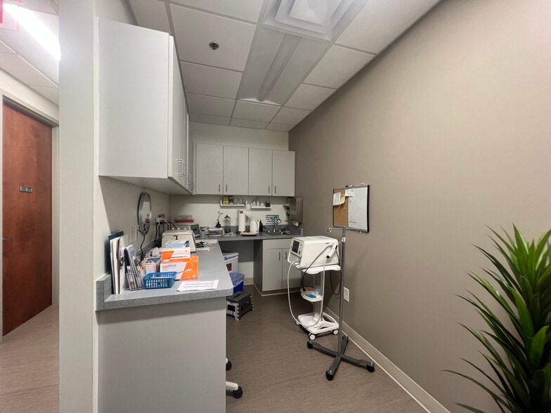 More Photos Of 16952 W Bell Rd, Surprise Medical For Lease