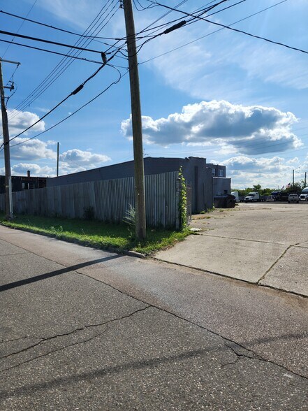 More Photos Of 13507 Auburn St, Detroit Industrial For Sale