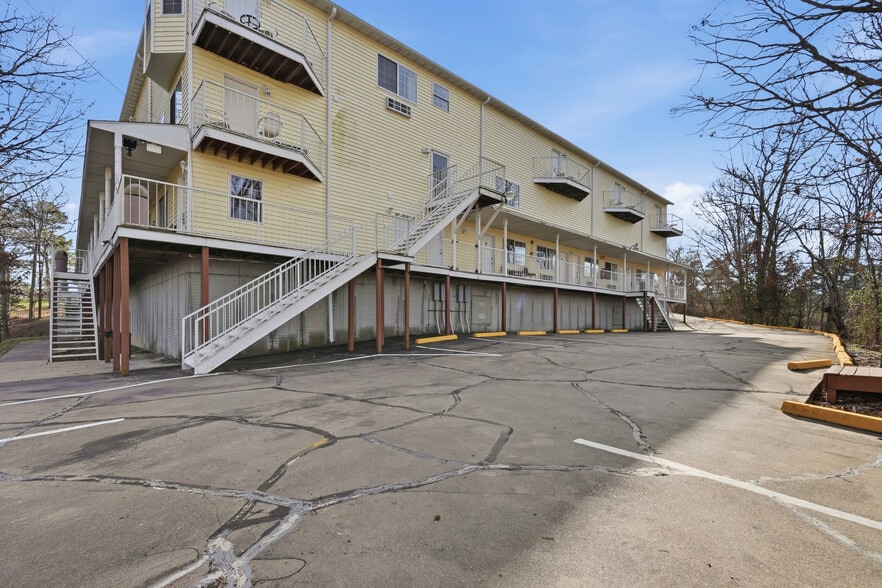 More Photos Of 3169 E Van Buren, Eureka Springs Hotel For Sale