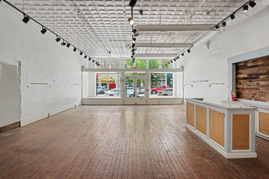 More Photos Of 318 W Broughton St, Savannah Storefront Retail Residential For Lease