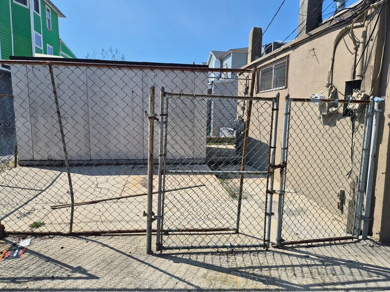 More Photos Of 3701 Pacific Ave, Wildwood Restaurant For Sale