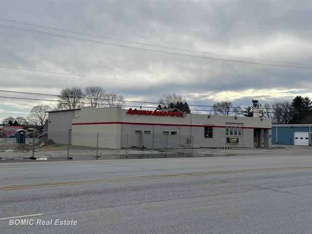 More Photos Of 12041 Dixie Hwy, Birch Run Storefront For Sale