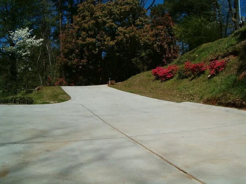 More Photos Of 2123 Pine Tree Cir, Gainesville Assisted Living For Sale