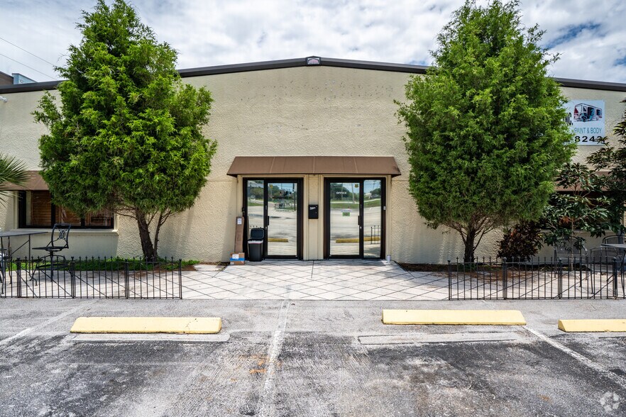 More Photos Of 4455 Ulmerton Rd, Clearwater Warehouse For Lease