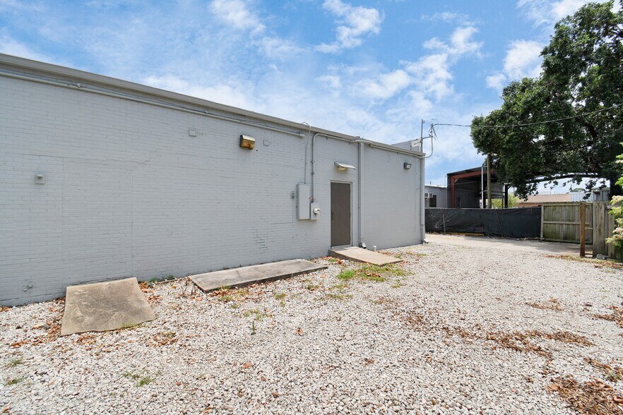 More Photos Of 2635 Gessner, Houston Unknown For Lease