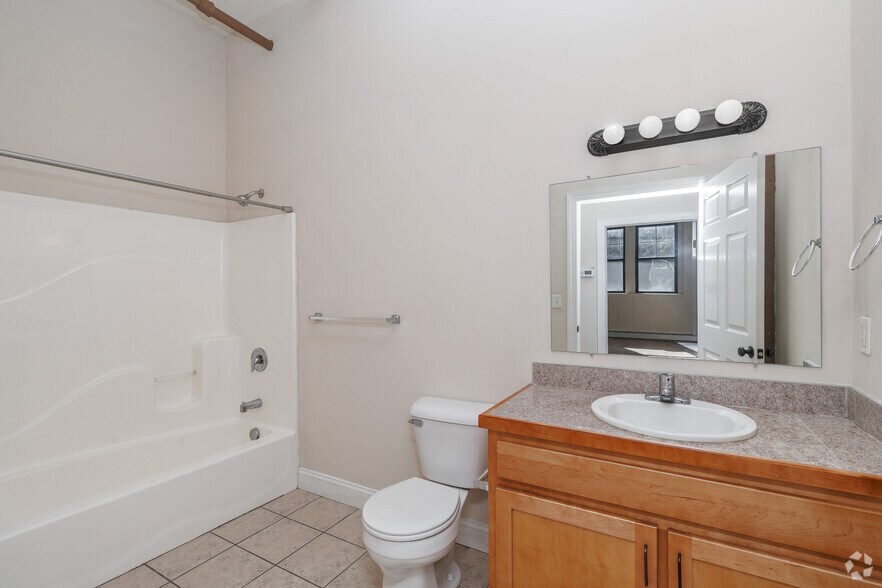 More Photos Of 617 Hiawatha Blvd E, Syracuse Apartments For Lease