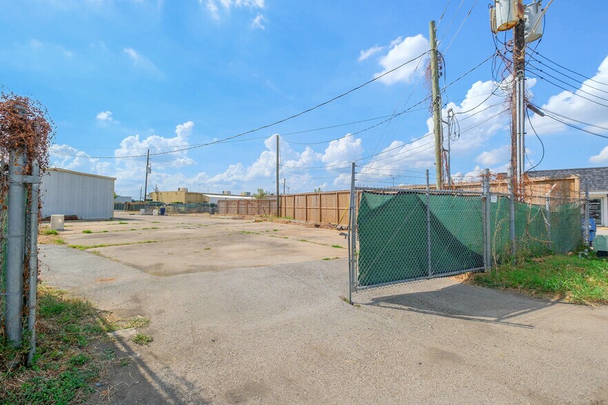 More Photos Of 7830 Highway 90, Sugar Land Industrial For Lease