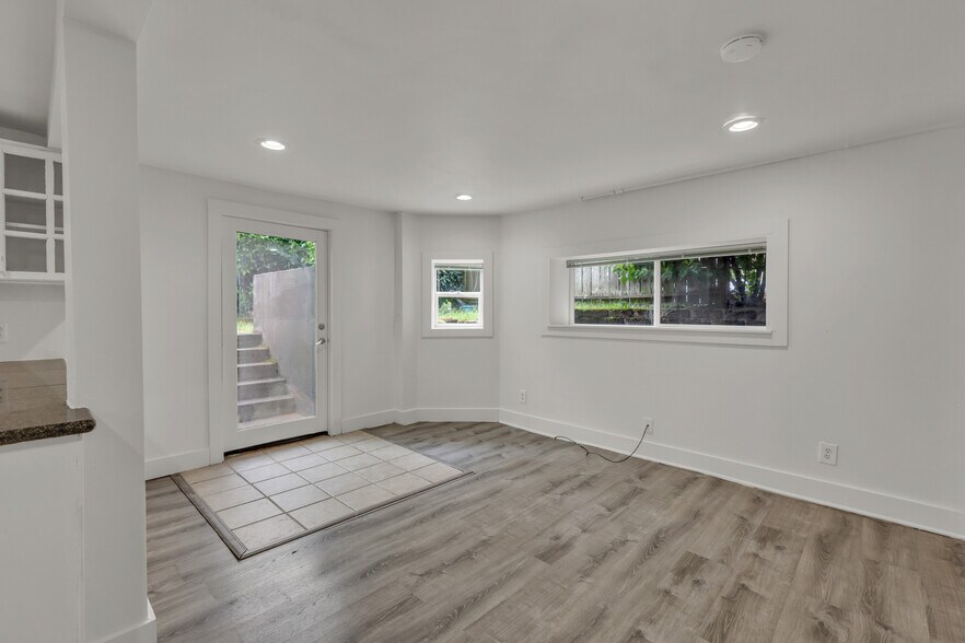 More Photos Of 172 16th Ave, Seattle Multifamily For Sale