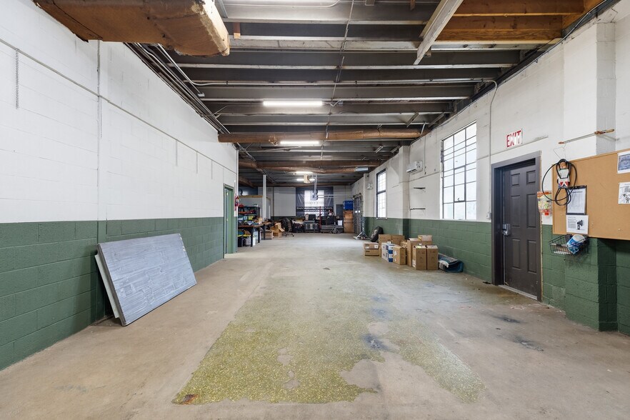 More Photos Of 2940 Fulks St, Lynchburg Showroom For Sale